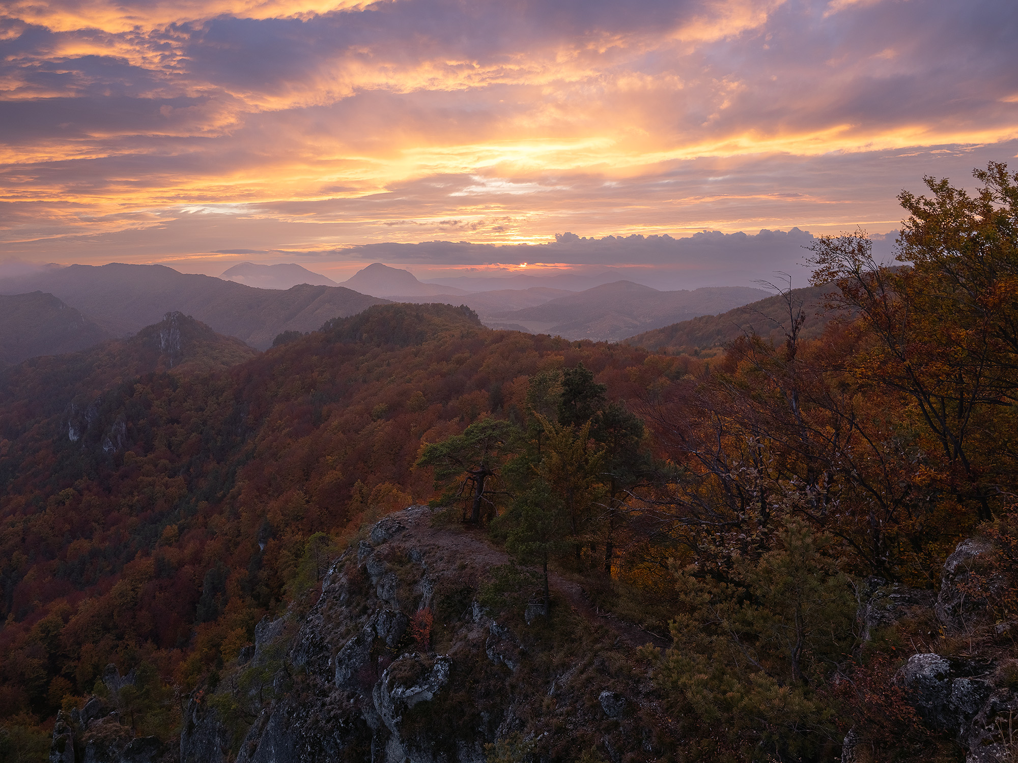 Západ slunce nad západním Slovenskem