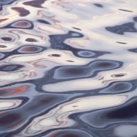 Hladina vody při západu slunce